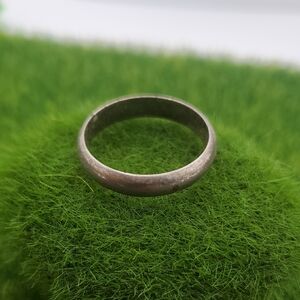 Silver Tone Antique Wedding Band Size 8 R808